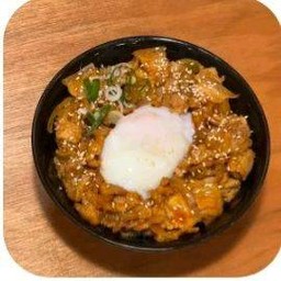 ข้าวหมูผัดซอสโคชูจัง