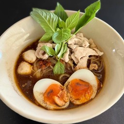 ก๋วยเตี๋ยวเรือไข่ยางมะตูม