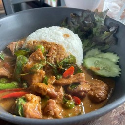 ข้าวราดผัดแพนงหมู