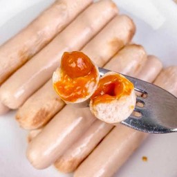 ไส้กรอกไก่สอดไส้ซอสมะเขือเทศ