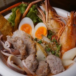 ก๋วยเตี๋ยวต้มยำน้ำข้นหมูทะเลจุใจ