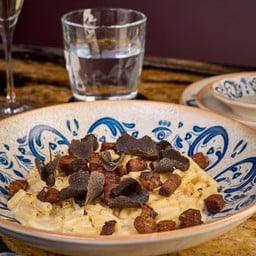 Mac & Cheese with Crispy Wagyu and Black Truffle