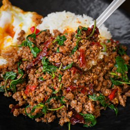 ข้าวกะเพราหมูสับขุนช้าง