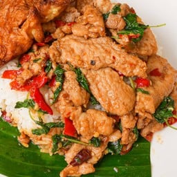 ข้าวกะเพราหมูนุ่มขุนช้าง