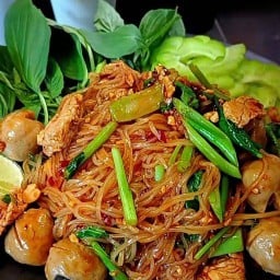 สุกี้ ก๋วยเตี๊ยวแซ่บแห้ง ราดหน้า ข้าวไก่เทอริยากิ