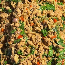 ข้าวเหนียว กระเพราหมูสับ