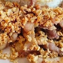 ข้าวหมูทอดกะเทียม