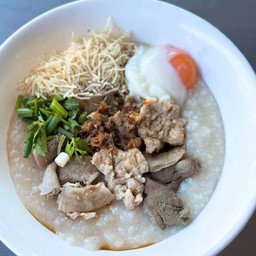 โจ๊กหมูใส่เครื่องในรวมไข่