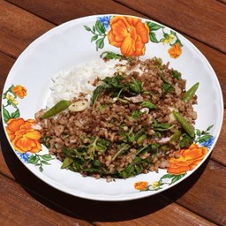 ข้าวกะเพราเนื้อสับ