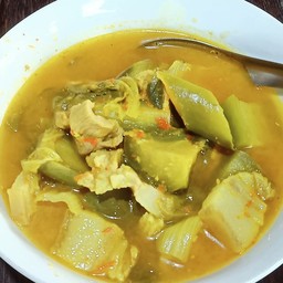 แกงส้มหมูสามชั้นมะเขือยาว