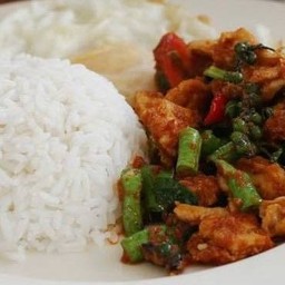 ผัดพริกแกง