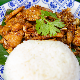 ข้าวหมูนุ่มทอดกระเทียม