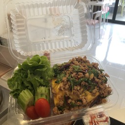 ข้าวไข่ข้นกะเพราหมูสับ