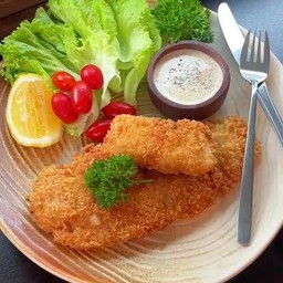 ปลาดอลลี่ ชุปเกร็ดขนมปัง ราดซอสมายองเนสมะนาว
