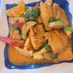 ผัดเผ็ดเนื้อปลา