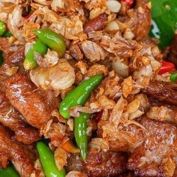 หมูทอด กระเทียม พริกสด