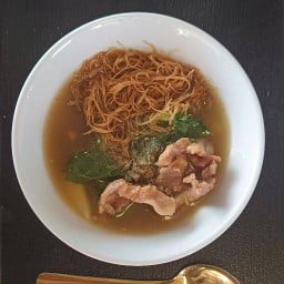 ร้านราดหน้าช้อนสีทอง เจโม