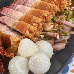 น้ำตกหมูกรอบ ( หมูกรอบ 100 กรัม )