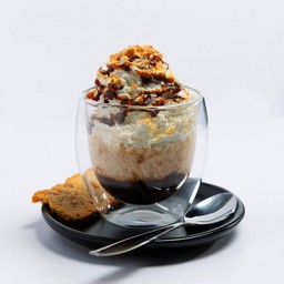 Cafe Con Panna e Mandorla