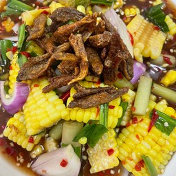 ยำข้าวโพดปลากรอบ