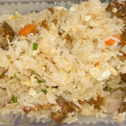 ข้าวผัดหมูกรอบ