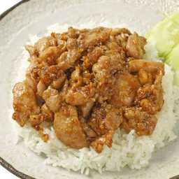 ข้าวหมูผัดกระเทียมพริกไทย