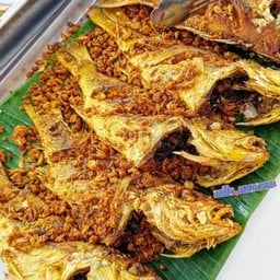 ปลาแดงทอดขมิ้น