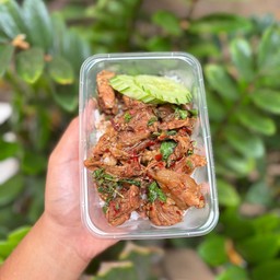 กะเพราเนื้อตุ๋นราดข้าว