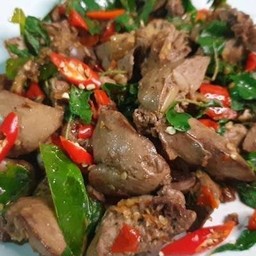 กระเพราเครื่องในไก่