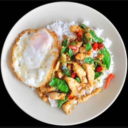 กระเพราหมูชิ้น +ไข่ดาว