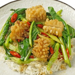 ข้าวปลาหมึกคะน้าผัดน้ำมันหอย