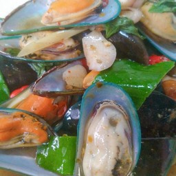 หอยแมลงภู่อบวุ้นเส้นน้ำจิ้มรสเด็ด