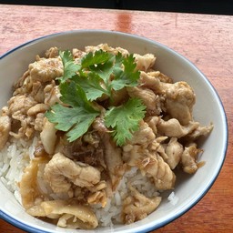 ข้าวหน้าไก่กระเทียม