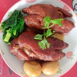 กะเพรา อาหารป่า ขาหมูน้ำแดง by เจ๊แอน