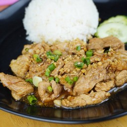 หมูชิ้นผัดกระเทียมพริกไทย