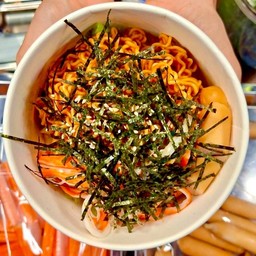 มาม่าเผ็ดเกาหลี ไส้กรอก + ปูอัด