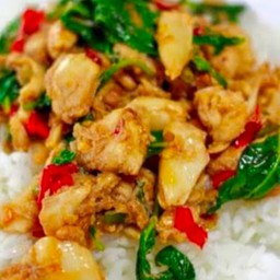 กระเพราไก่ราดข้าว