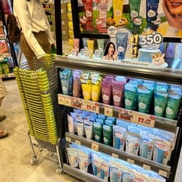 C'EST LA VIE, Queensbaymall