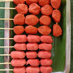 ลูกชิ้นแดง 5 ไม้+ฮอทด็อกแดง 5 ไม้