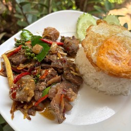 ผัดฉ่าเนื้อตุ๋นราดข้าว