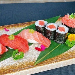 507. HONMAGURO SUSHI MORIAWASE  tuna sushi set  6 kinds