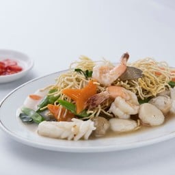 บะหมี่กรอบราดหน้าทะเล