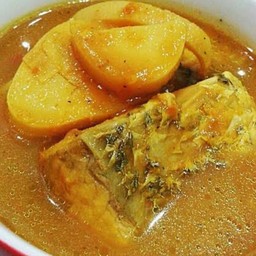 แกงส้มปลากระพงขาวกับยอดมะพร้าว