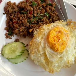 กะเพราเนื้อราดข้าว