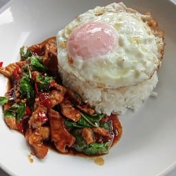 กระเพราหมูชิ้น