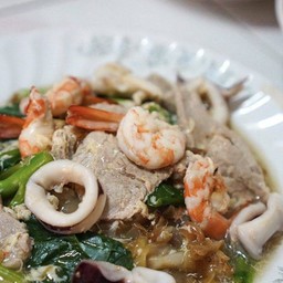 ราดหน้ารวม หมู+หมึก+กุ้ง