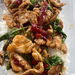 กะเพราเครื่องในไก่