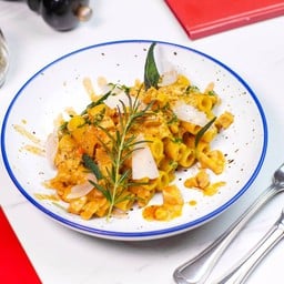 Rigatoni Al Ragu Di Pollo