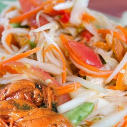 ส้มตำ + หอยดอง