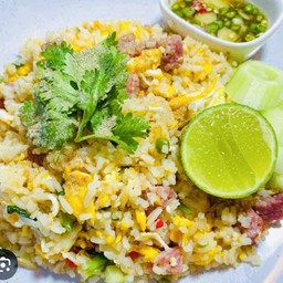 ข้าวผักแหนม